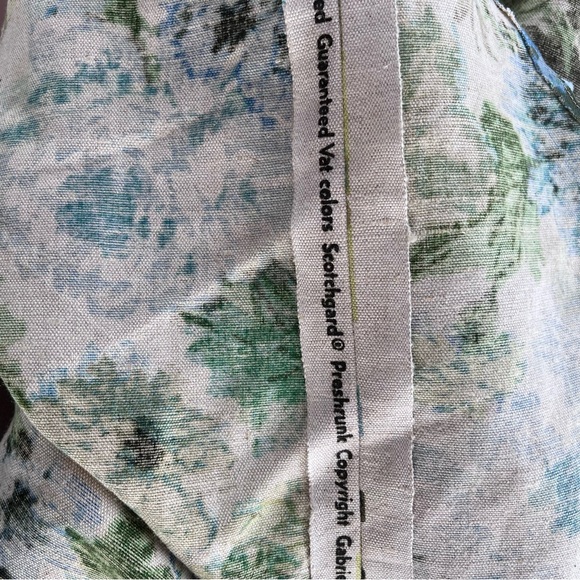 Handcrafted floral vintage circular tablecloth with 2 pillows - Picture 8 of 12